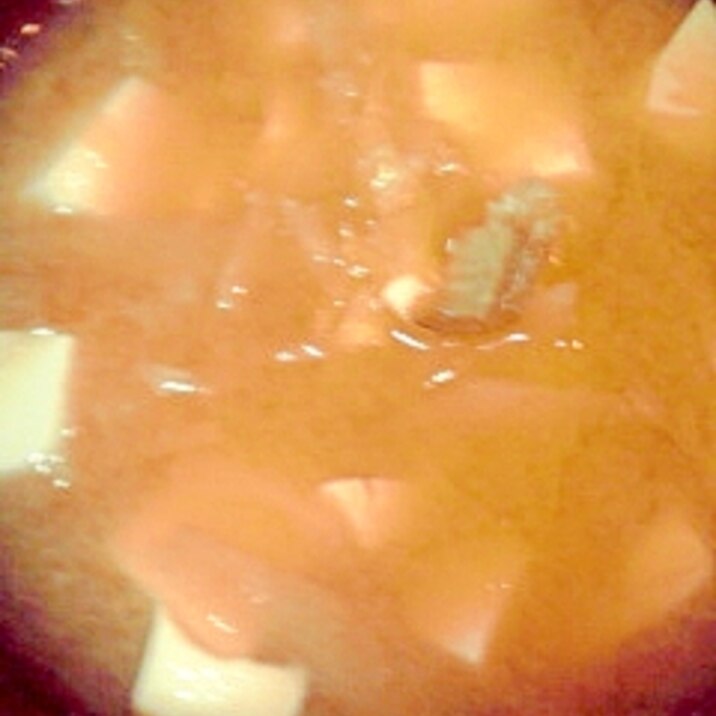 ごぼう、豆腐、キャベツの味噌汁
